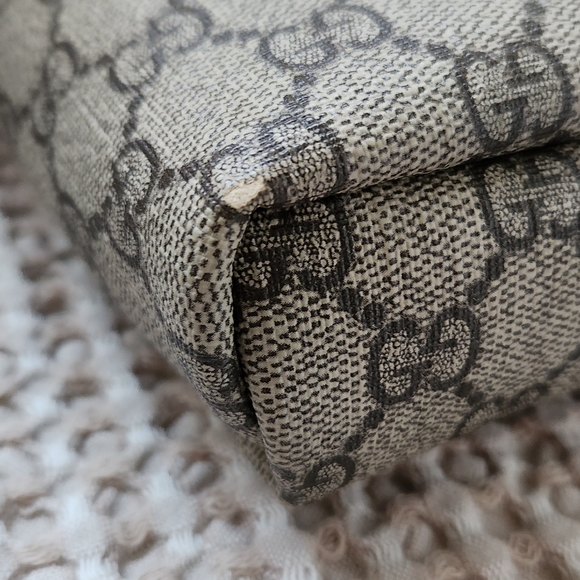 Gucci Crossbody - Picture 12 of 16